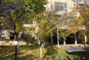 Трёхэтажный каменный дом, Арзакан в Арзакане, 330 кв.м., 3+