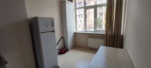 2-комн. квартира на ул. Сарьяна в центре, 56 кв.м., 2/5 этаж