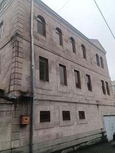 Трёхэтажный каменный дом на ул. Бабаяна в Арабкире, 646 к