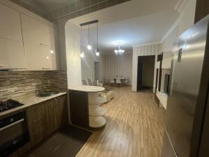 2-комн. квартира на пр. Комитаса в Арабкире, 65 кв.м., каме�