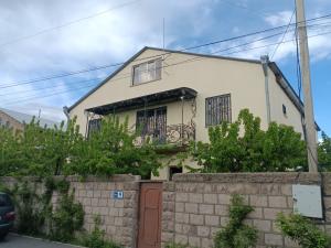 Трехэтажный каменный дом, Балаовит, 614 кв.м., на участке 