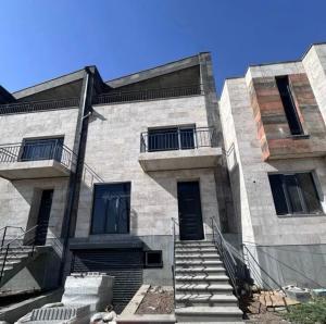 ՎՃառում եմ թաունհաուս